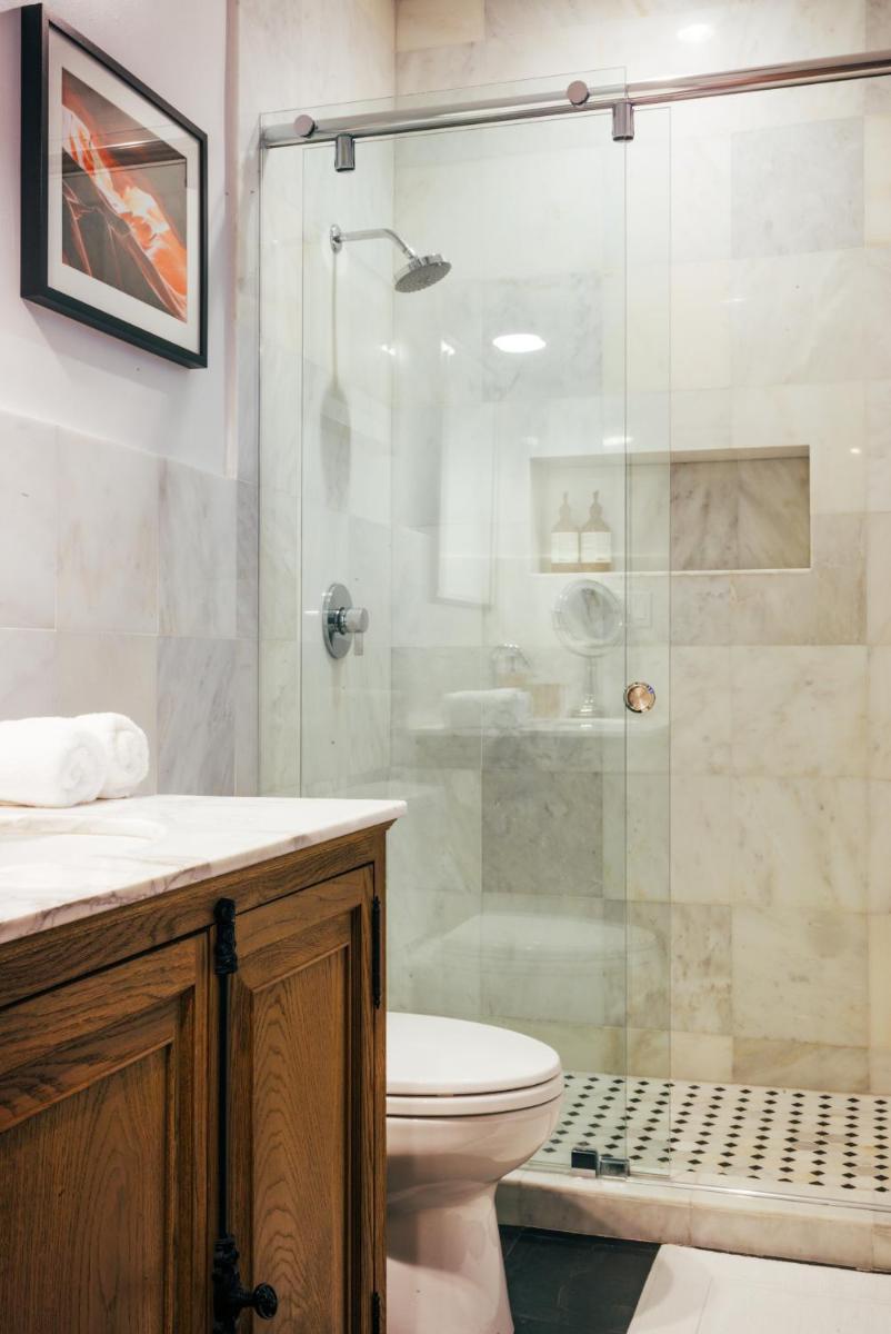 Апартаменты Historic Coconut Grove Cottage Home