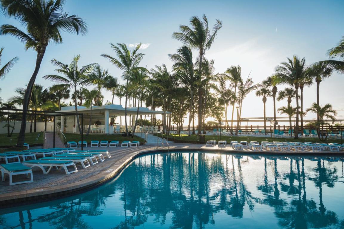 Отель Riu Plaza Miami Beach