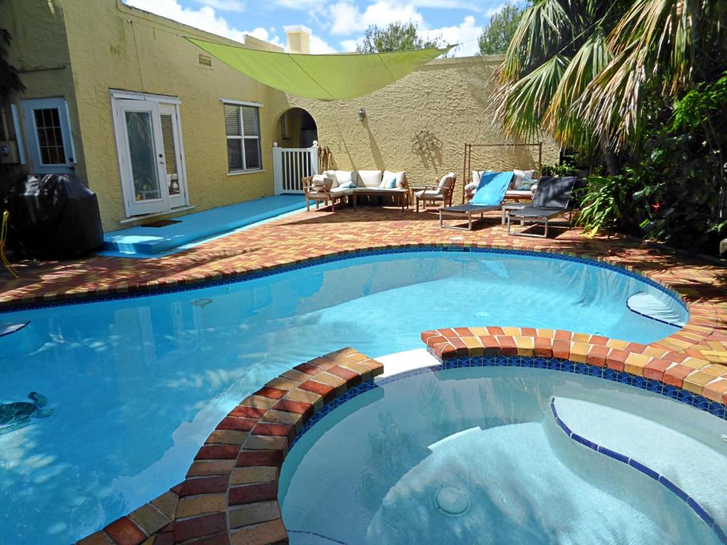 Апартаменты Romantic heated Pool &spa