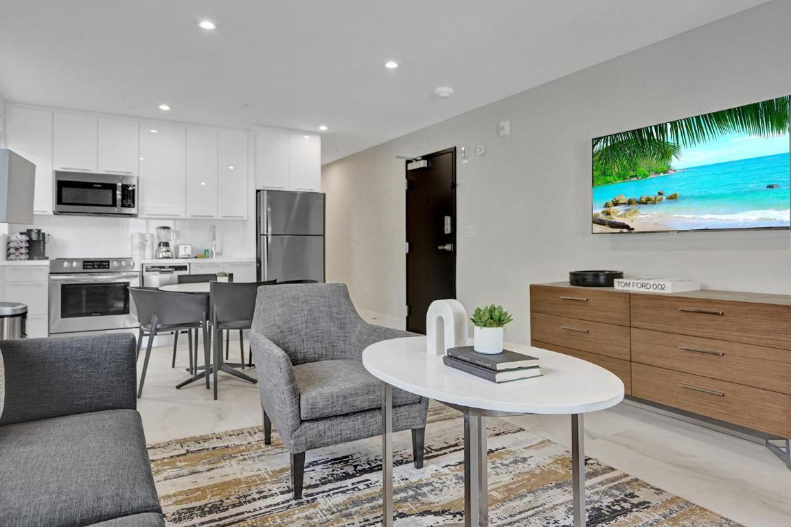Апартаменты S. Beach’s Collinaire Lux Suites Steps From Sand
