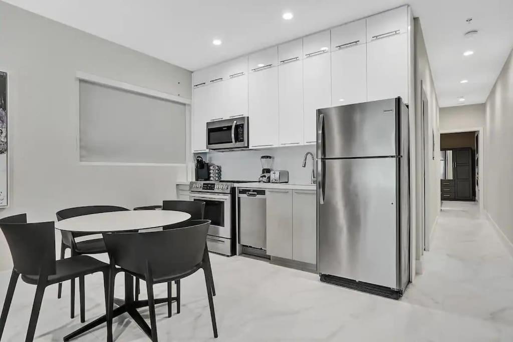 Апартаменты S. Beach’s Collinaire Lux Suites Steps From Sand