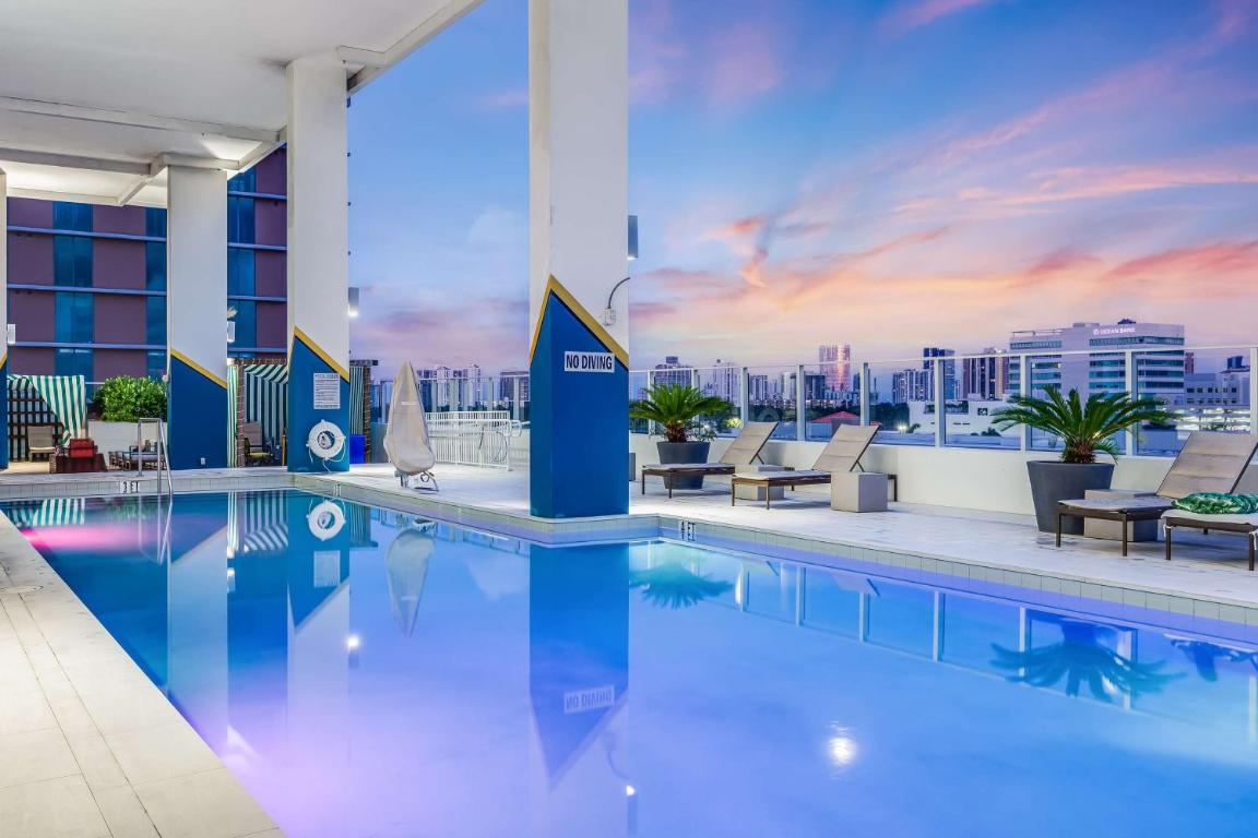 Отель SERENA Hotel Aventura Miami, Tapestry Collection by Hilton