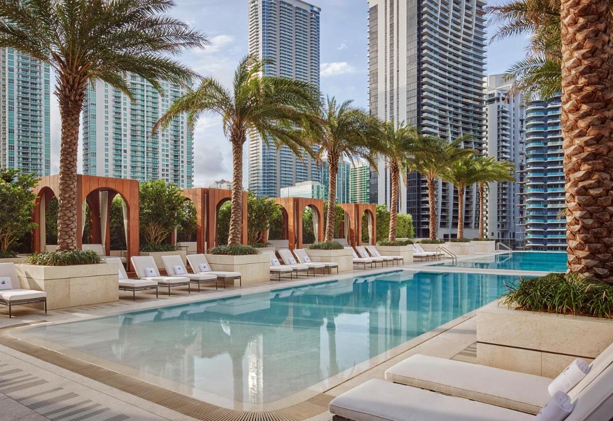 Отель SLS LUX Brickell