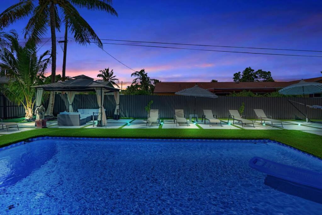 Апартаменты Sauna & Heated Salt Water Pool Beach House