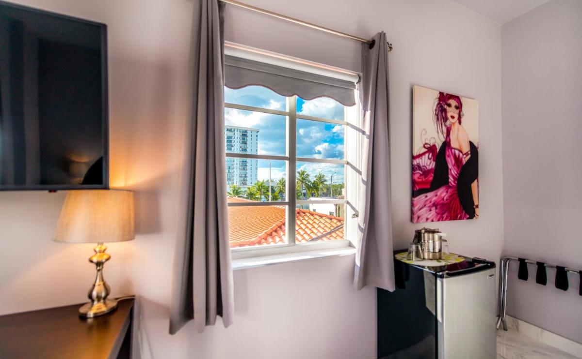 Отель Secret Garden Miami Beach