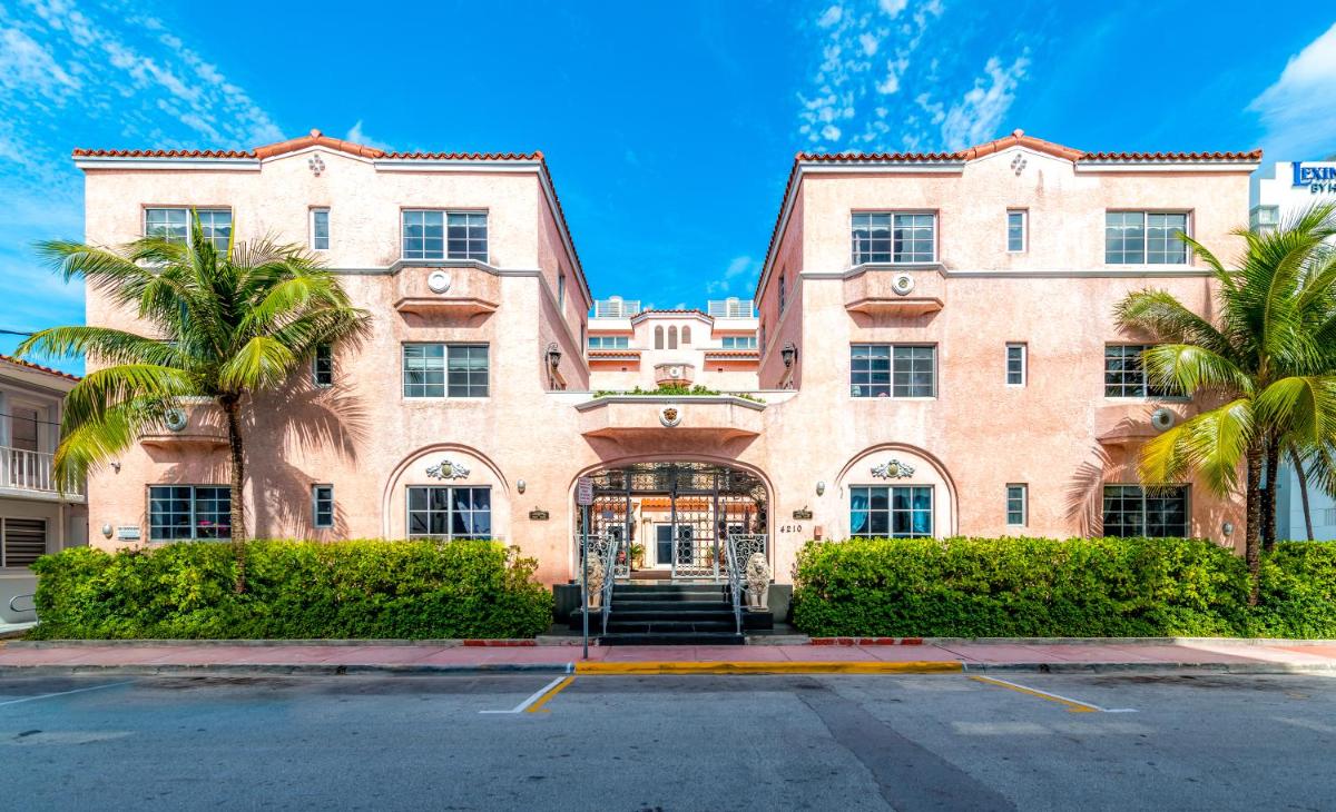 Отель Secret Garden Miami Beach