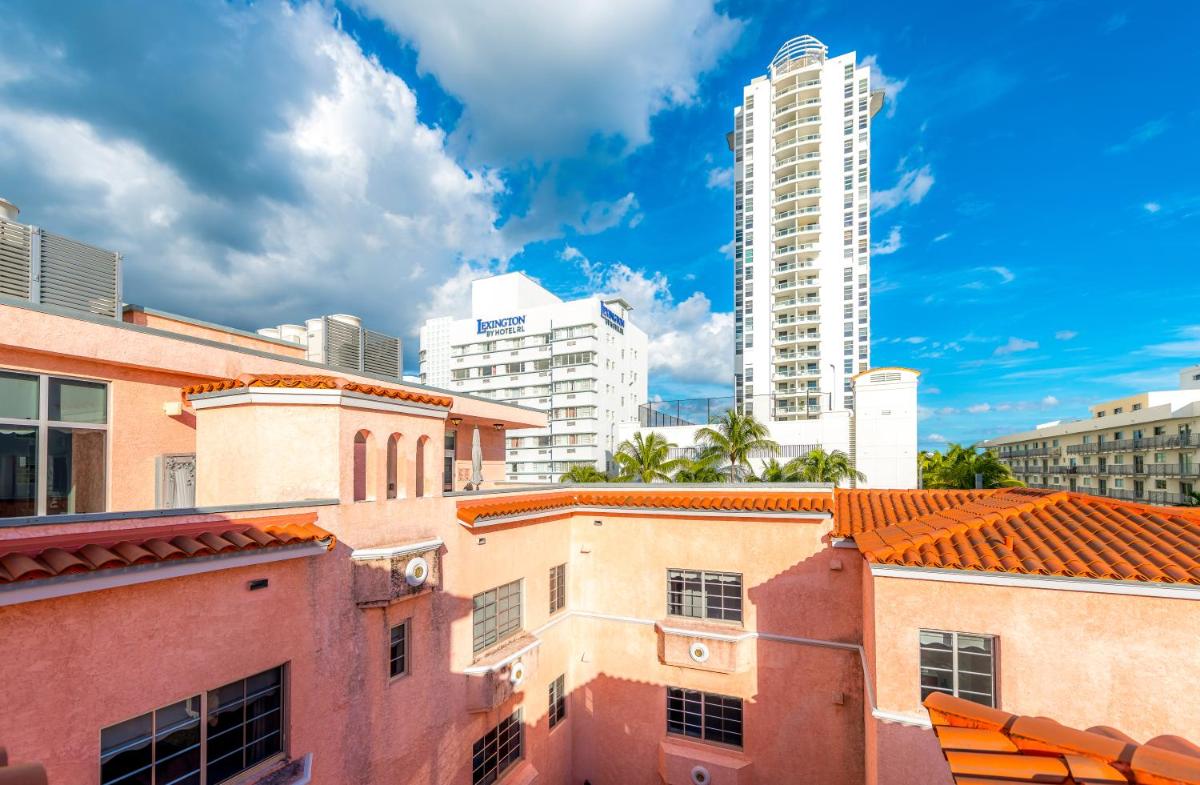 Отель Secret Garden Miami Beach