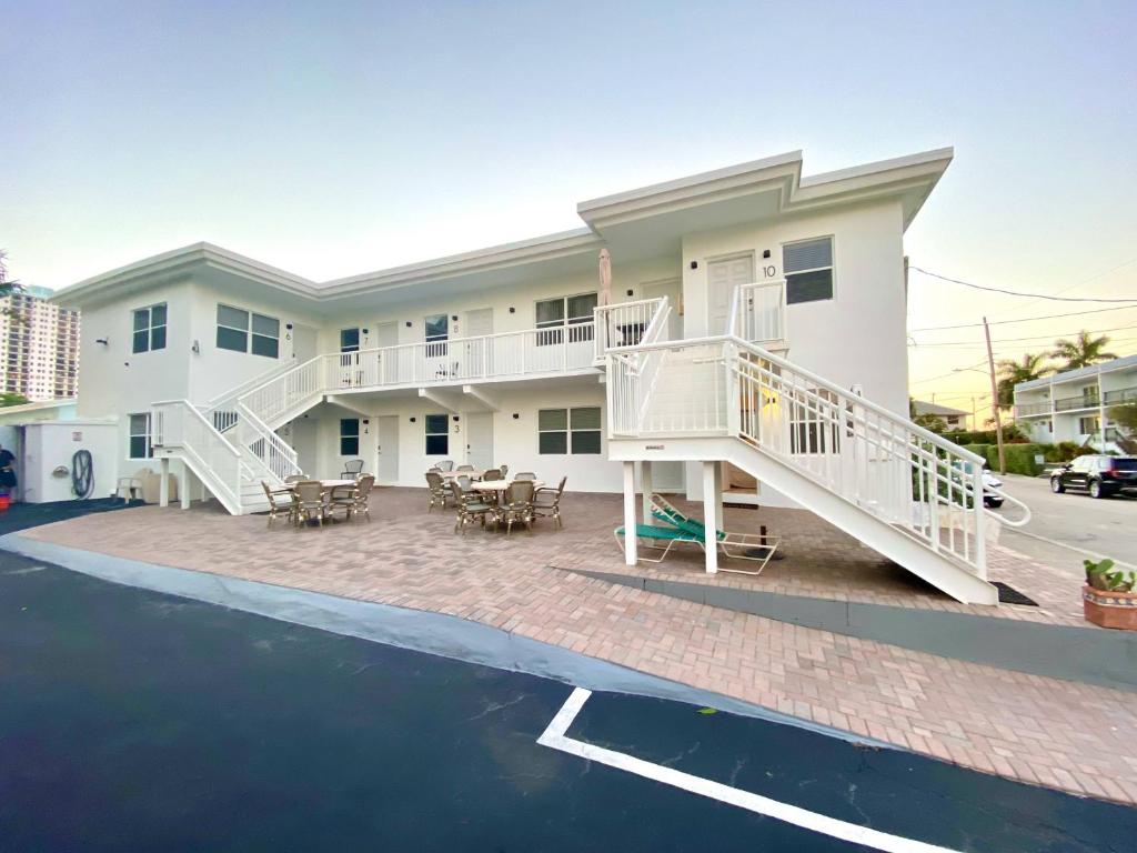 Отель Southwinds Inn by The Gold Nests
