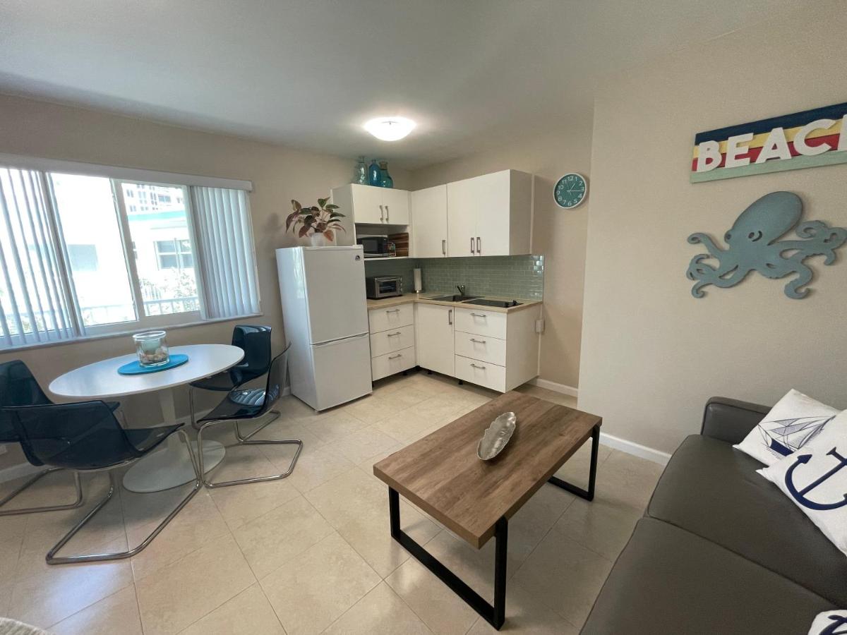 Апартаменты Studio right on the beach at Lauderdale By The Sea
