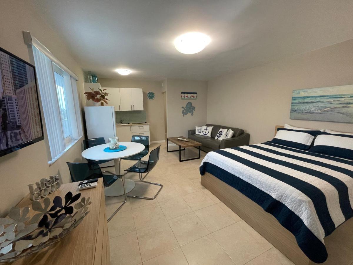 Апартаменты Studio right on the beach at Lauderdale By The Sea