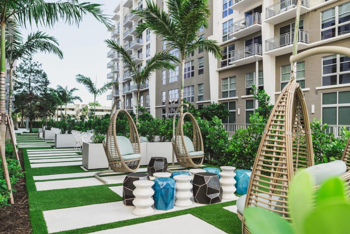 Апартаменты Stylish and Modern Apartments at The Palmer Dadeland