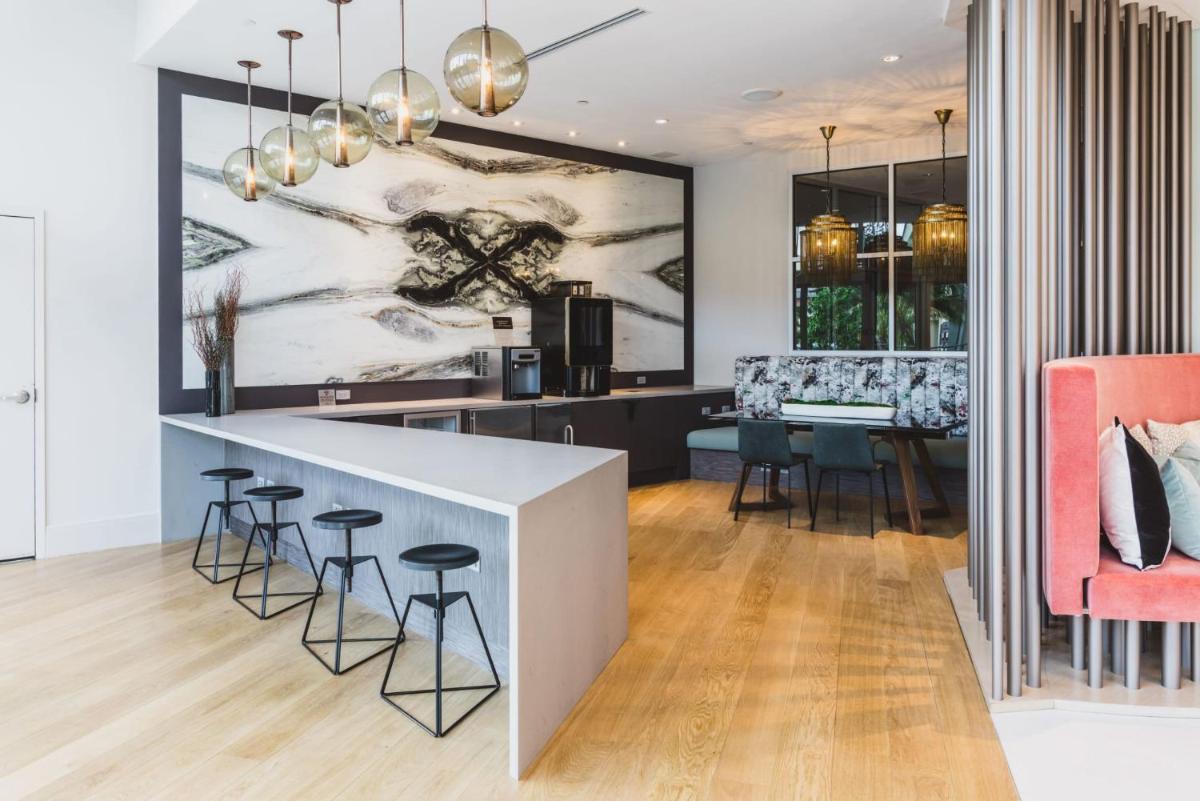 Апартаменты Stylish and Modern Apartments at The Palmer Dadeland