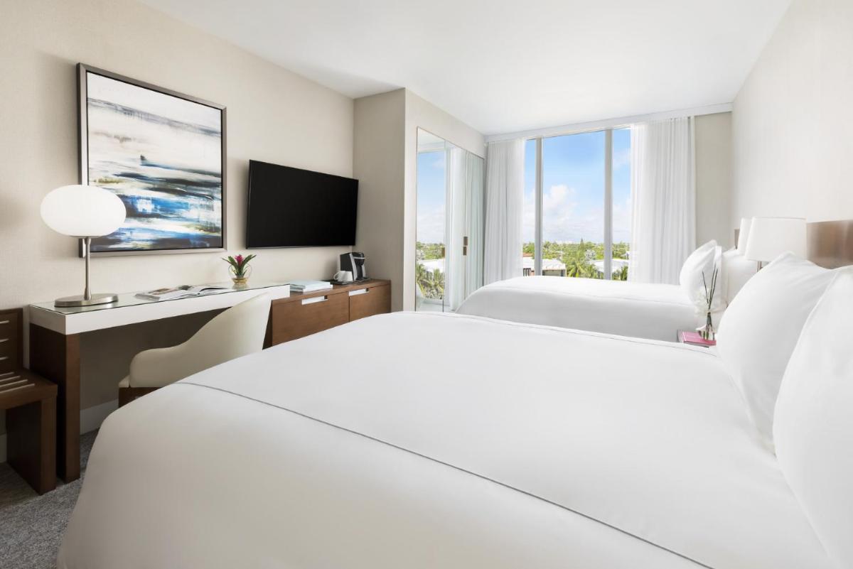 Отель The Altair Bay Harbor Hotel