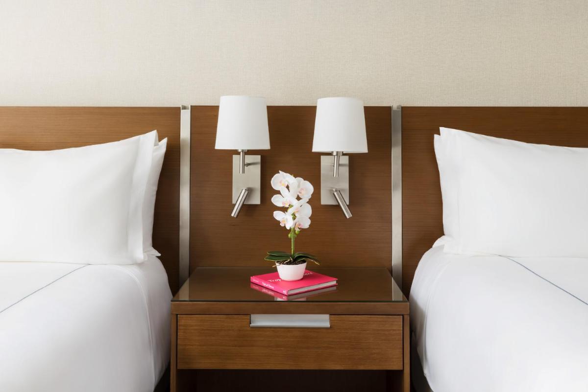 Отель The Altair Bay Harbor Hotel