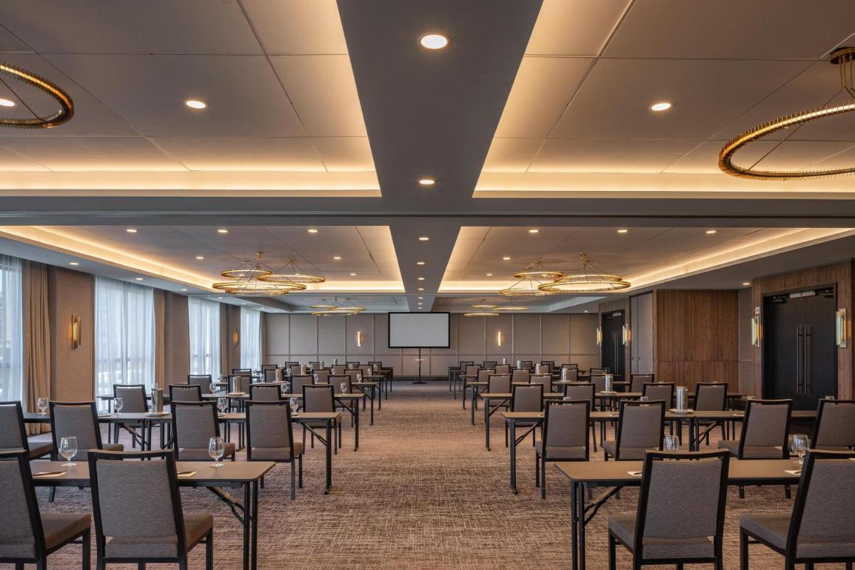 Отель The Dalmar, Fort Lauderdale, a Tribute Portfolio Hotel