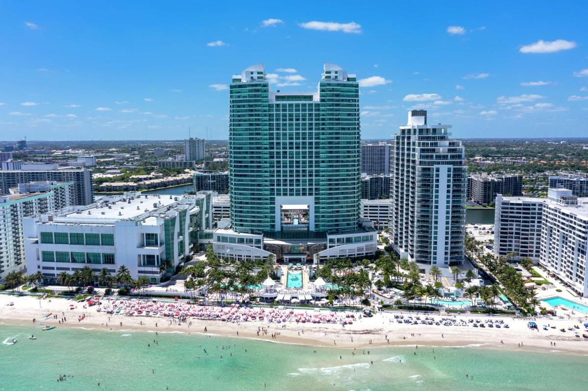 Отель The Diplomat Beach Resort Hollywood, Curio Collection by Hilton