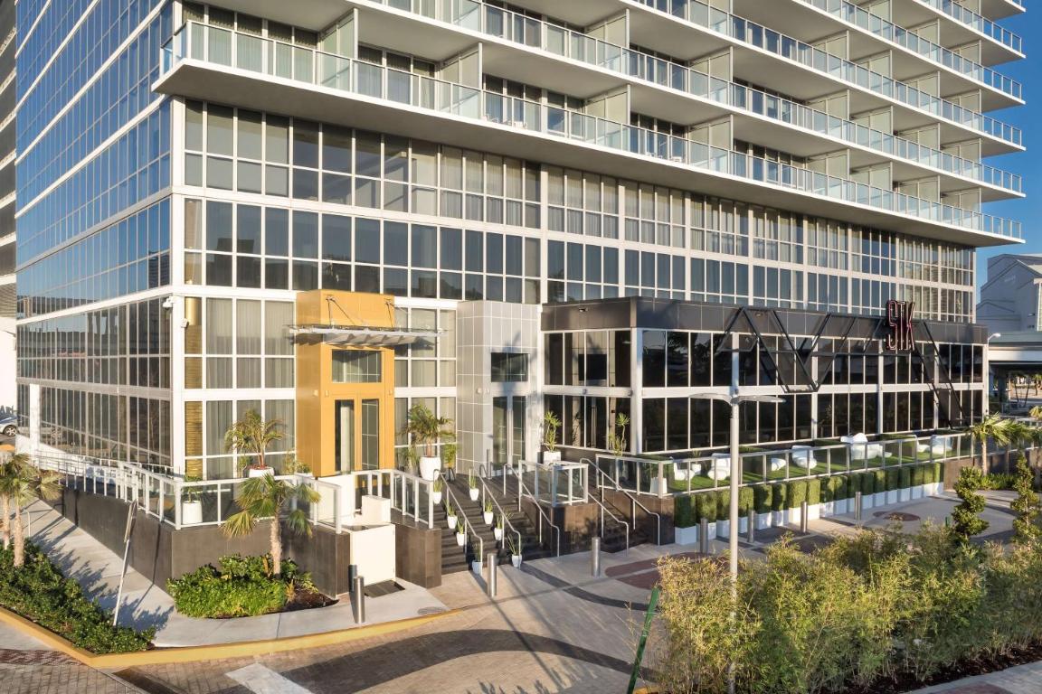 Отель The Gabriel Miami Downtown, Curio Collection by Hilton