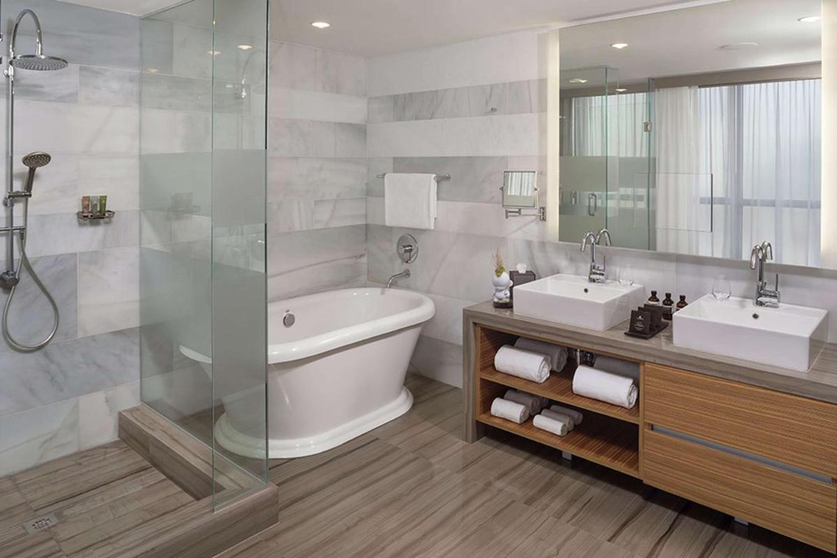 Отель The Gabriel Miami Downtown, Curio Collection by Hilton