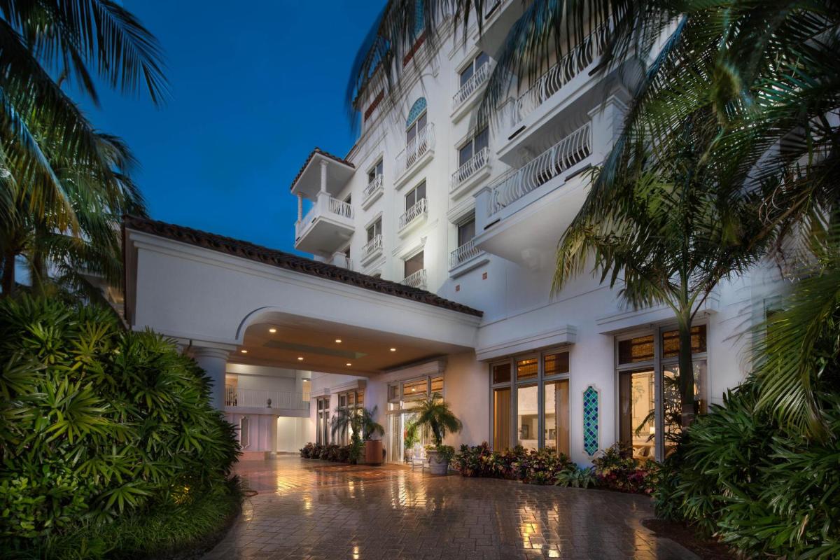 Отель The Lago Mar Beach Resort and Club