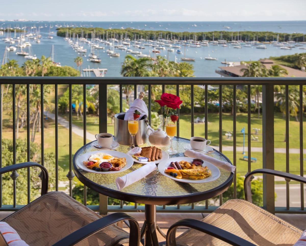 Отель The Mutiny Luxury Suites Hotel