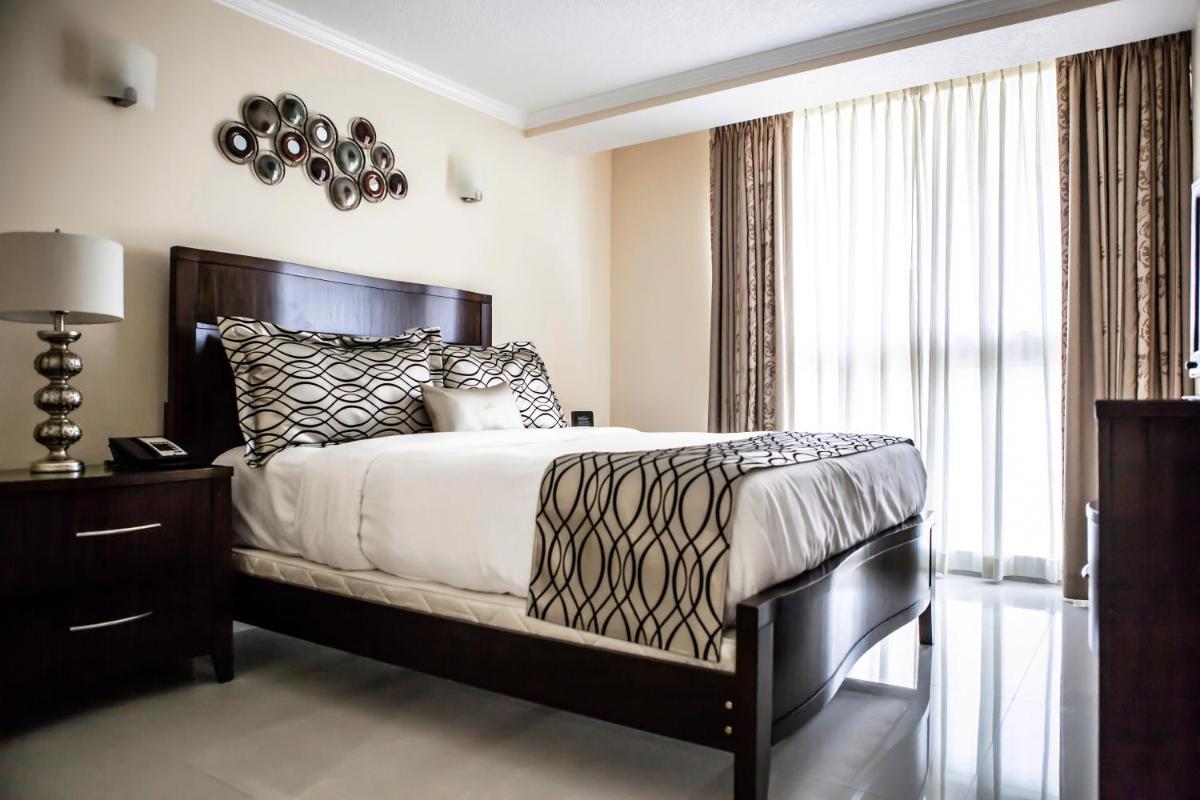 Отель The Mutiny Luxury Suites Hotel