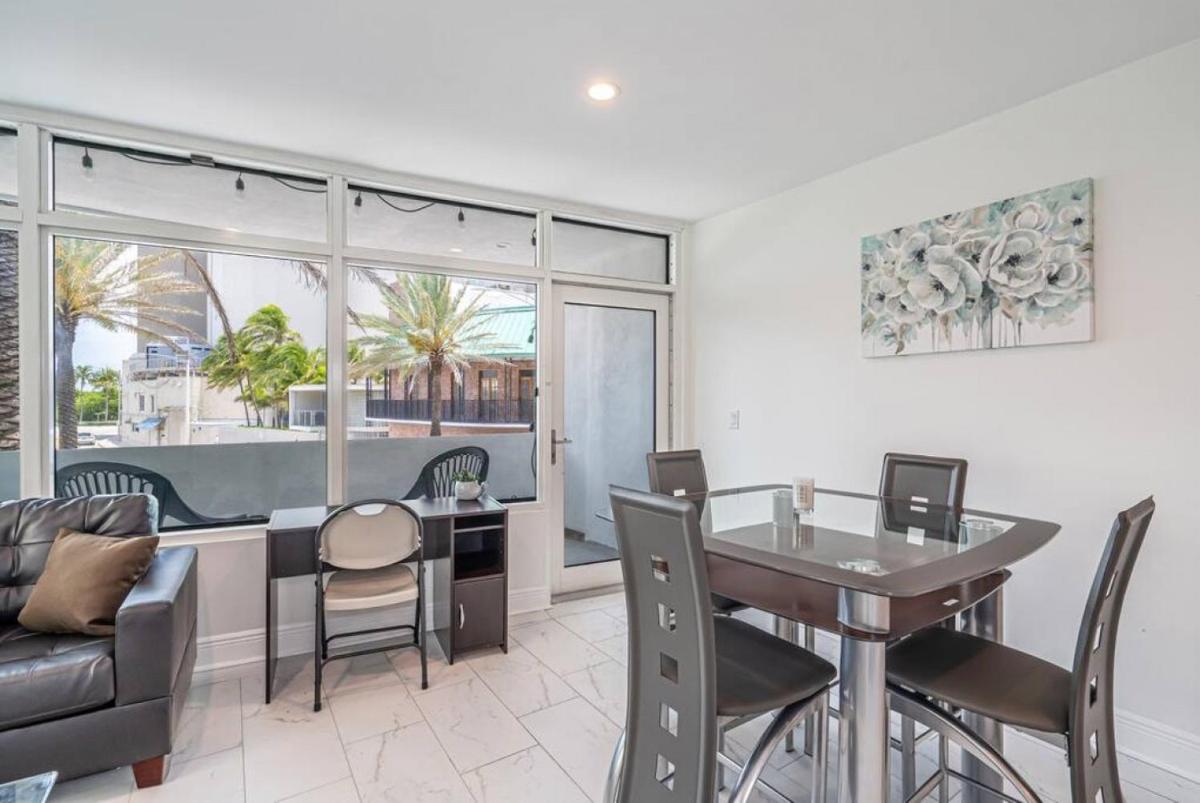 Апартаменты The Purple Pelican Beachfront with Ocean Balcony Unit 1