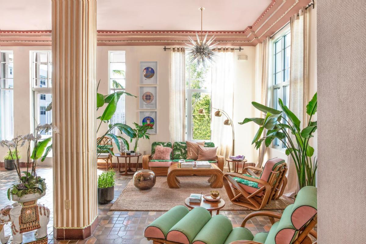 Отель The Savoy Hotel & Beach Club