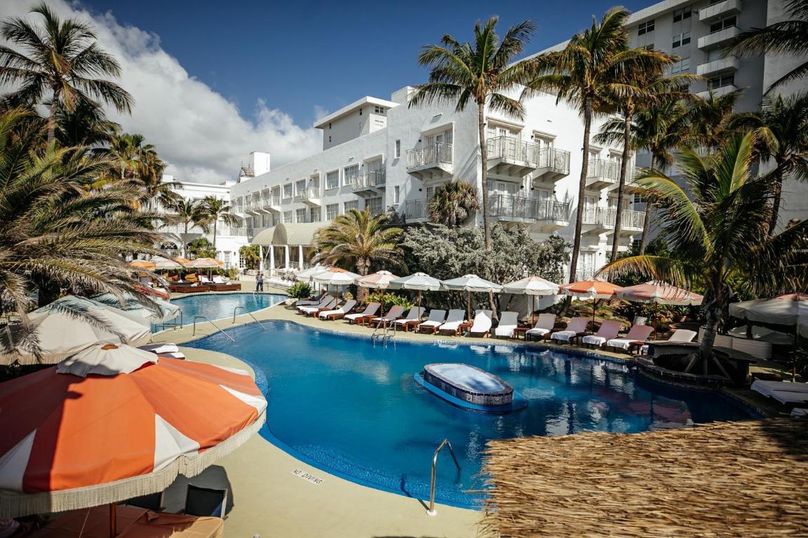 Отель The Savoy Hotel & Beach Club