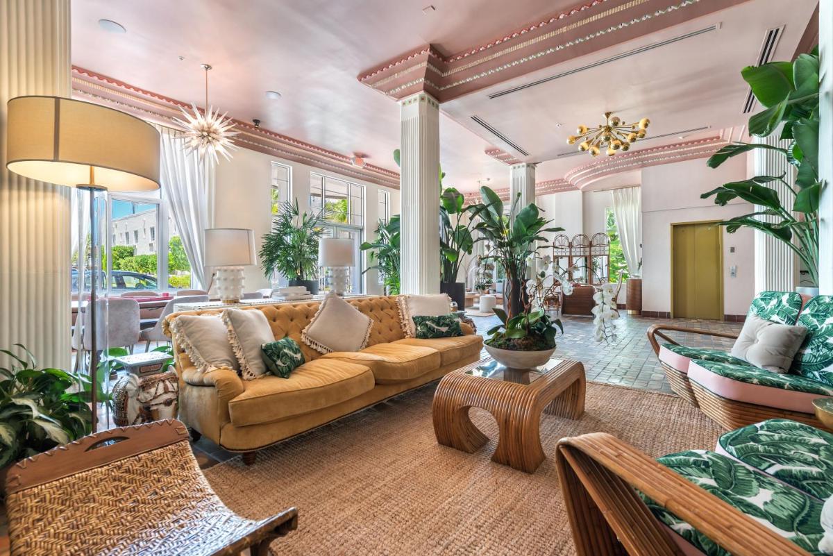 Отель The Savoy Hotel & Beach Club