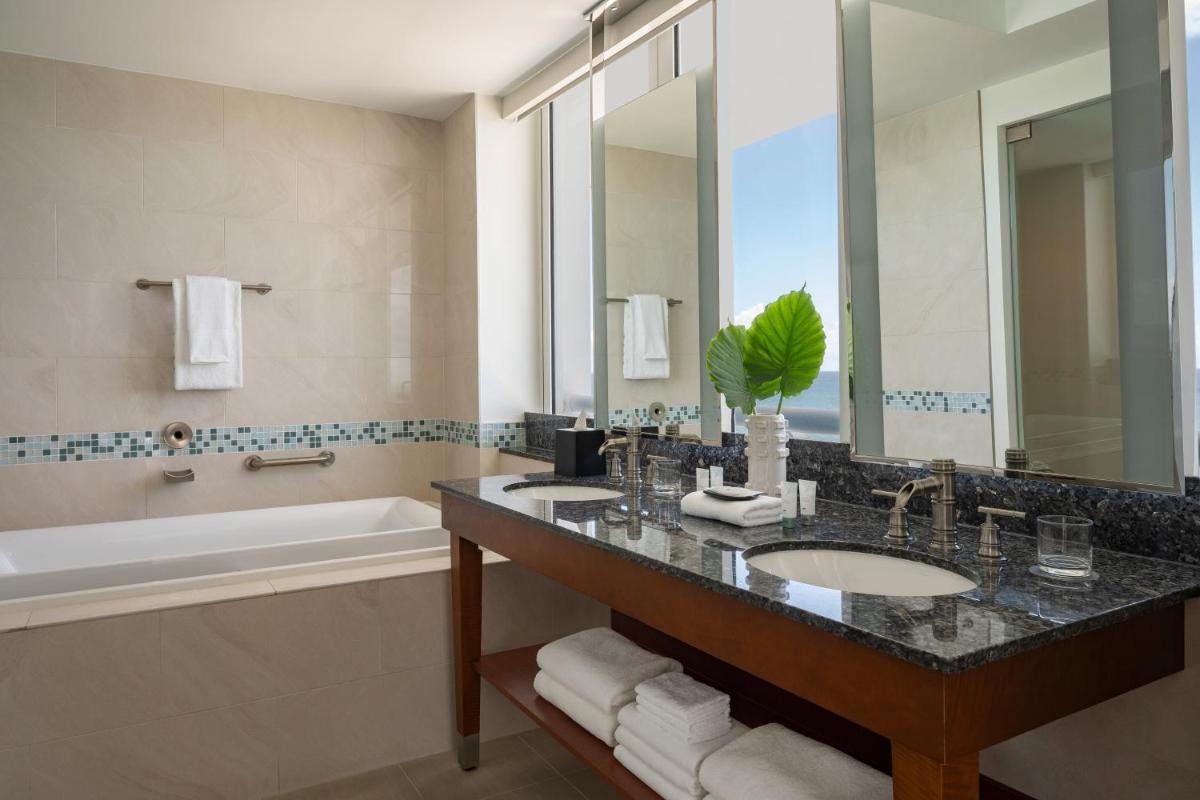Отель The Westin Fort Lauderdale Beach Resort