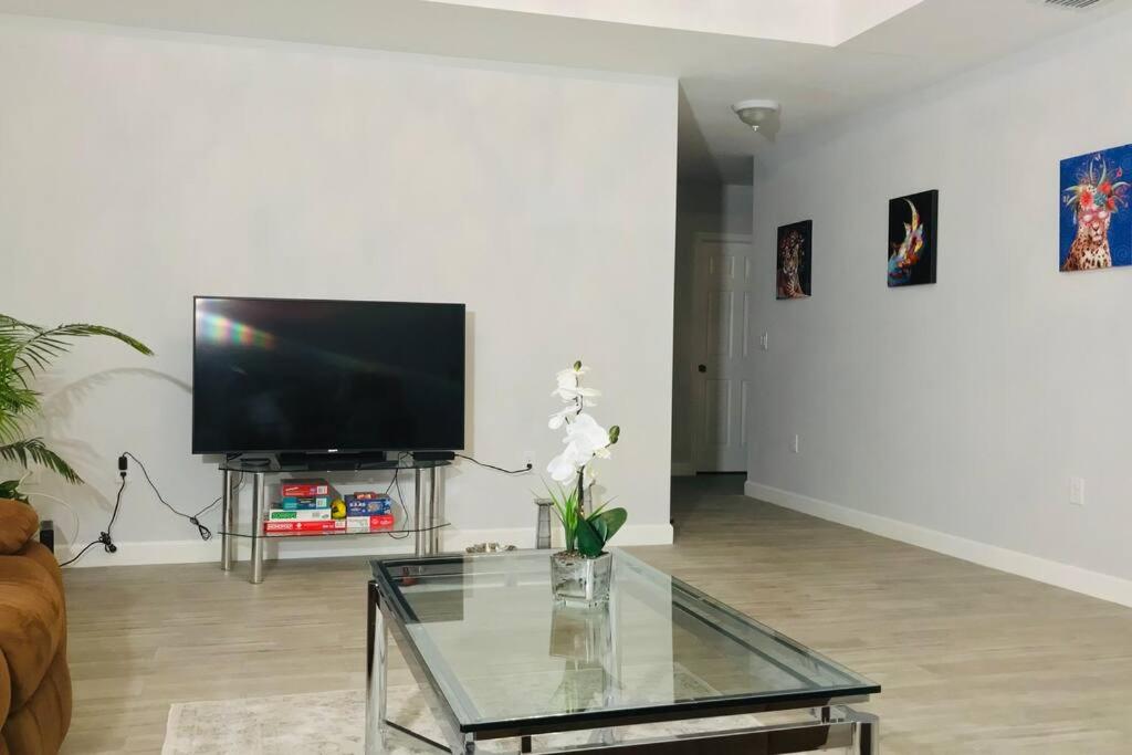 Апартаменты Trendy and Spacious Getaway