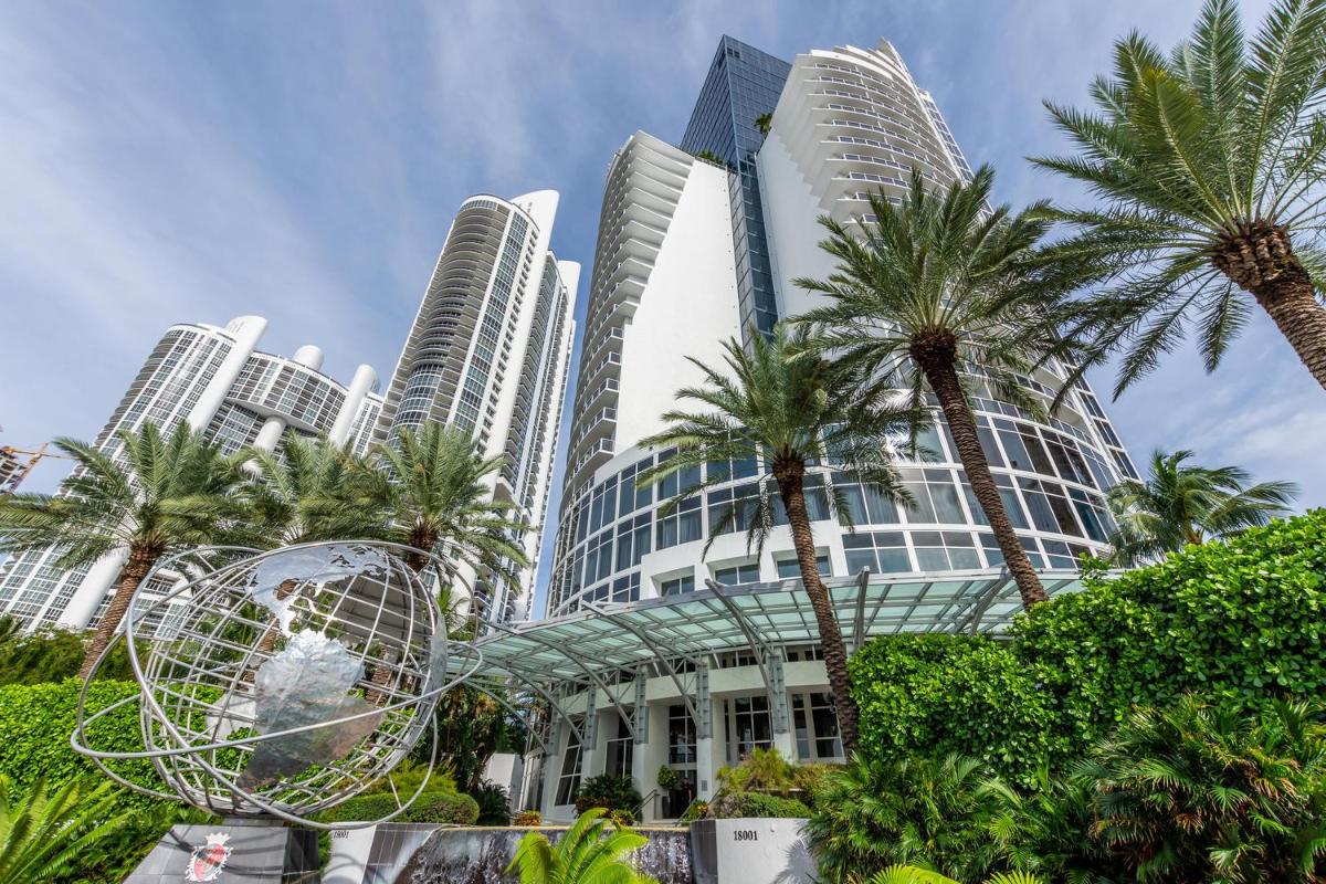 Апартаменты Trump International 1600 Sf Ocean Bay View Terrace 2 Bed 2 Bath