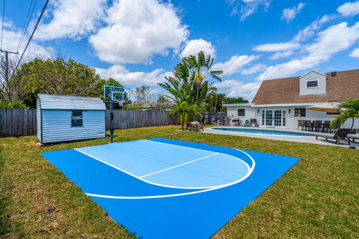 Апартаменты WEST PALM BEACH-Basketball Court, Heated Pool, Fire Pit