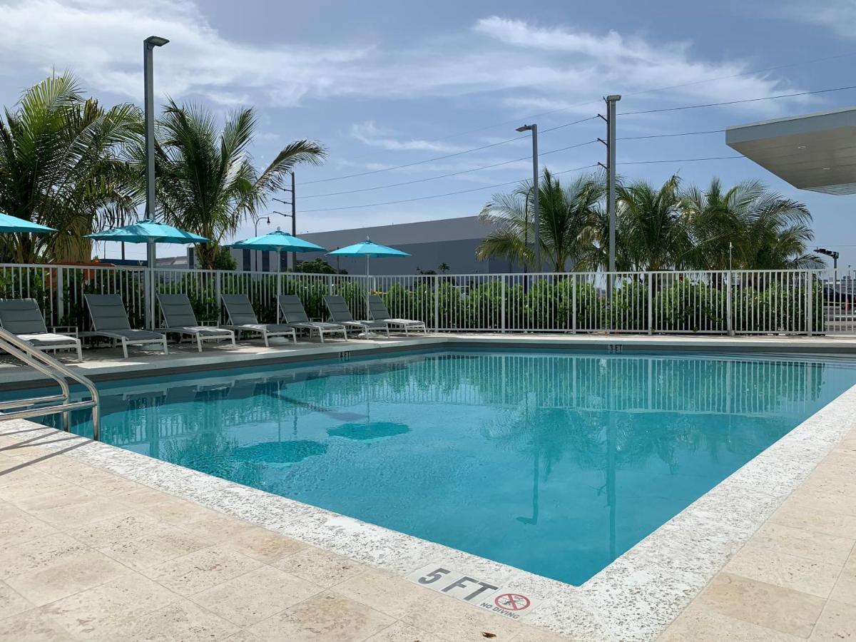 Отель Wyndham Garden Miami International Airport