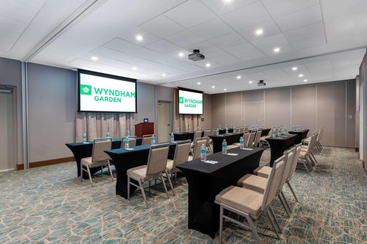 Отель Wyndham Garden Miami International Airport