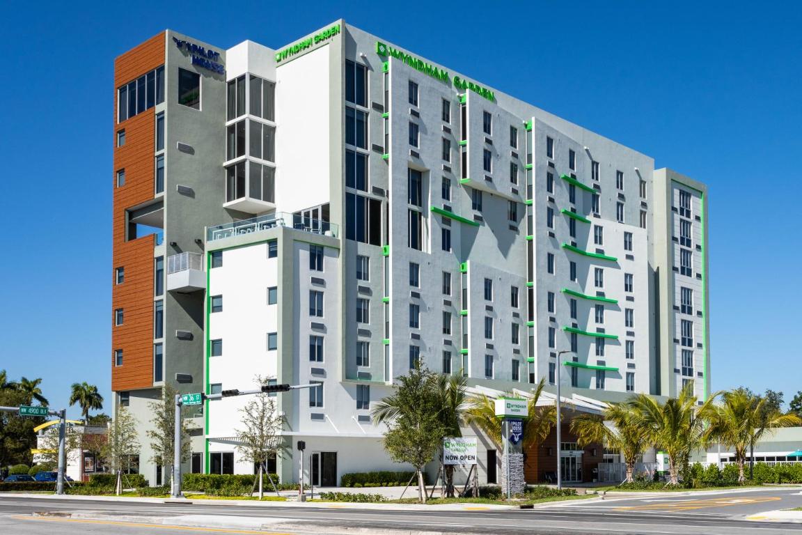Отель Wyndham Garden Miami International Airport