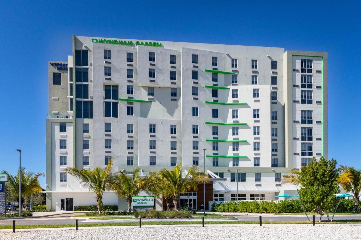 Отель Wyndham Garden Miami International Airport
