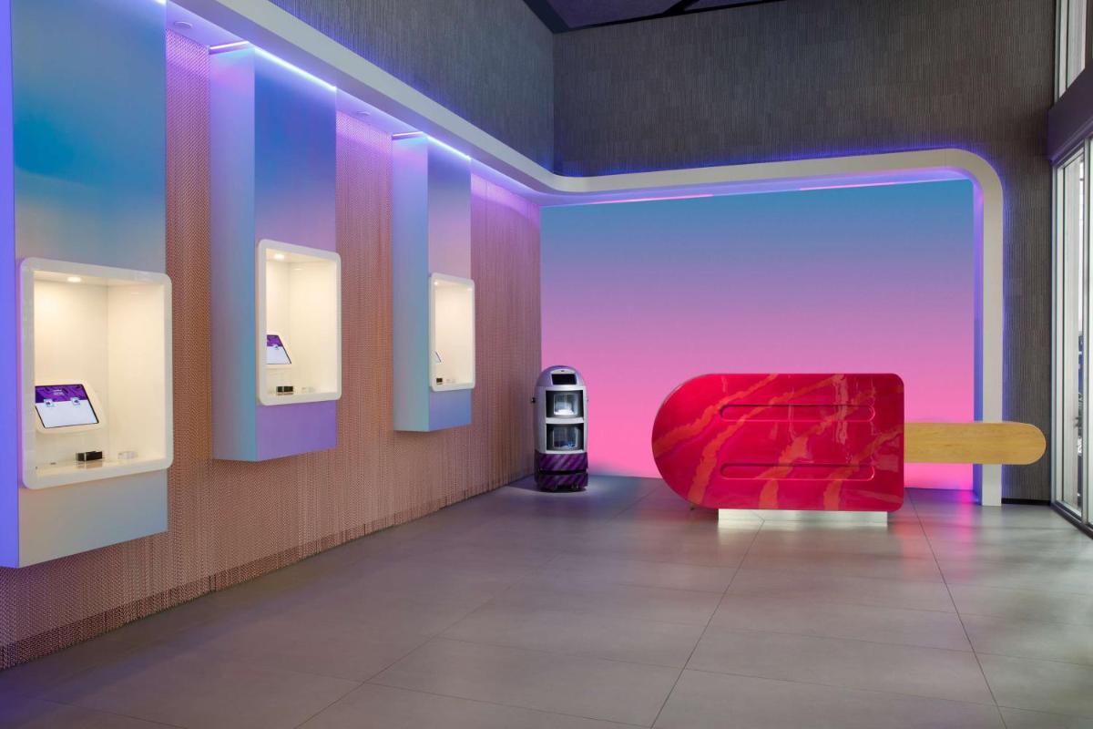 Отель YOTEL Miami