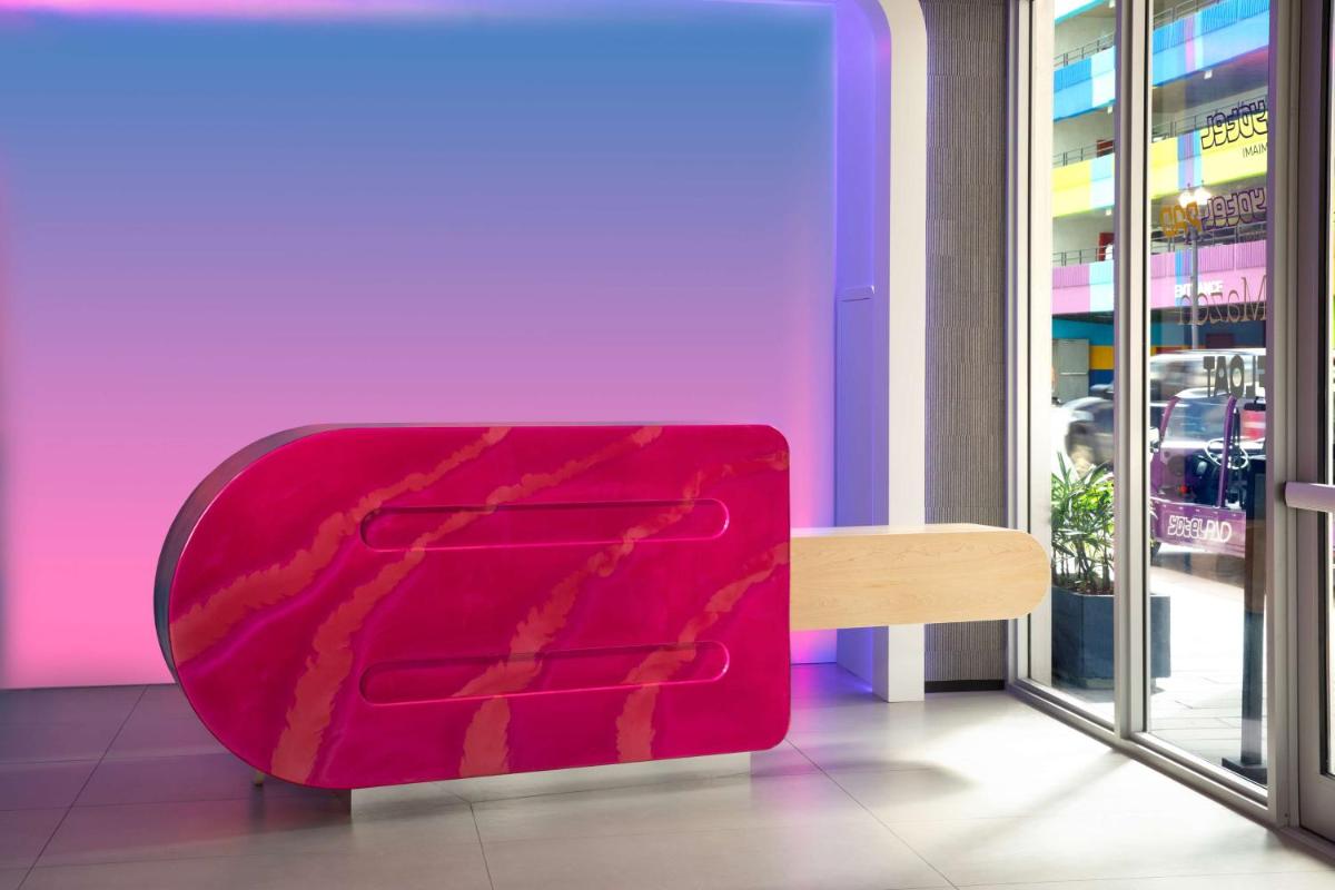 Отель YOTEL Miami