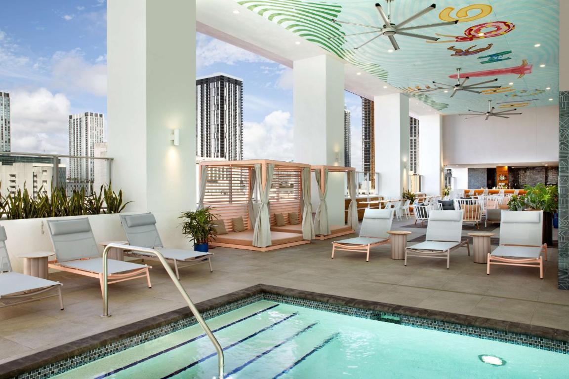 Отель YOTEL Miami