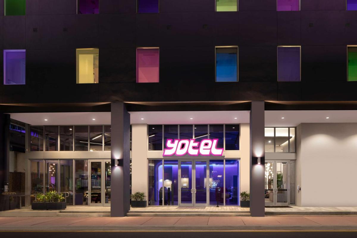 Отель YOTEL Miami